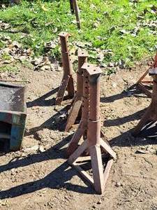 lot 1240 image: Lot of (4) Jack Stands