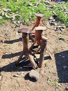 lot 1241 image: Lot of (4) Jack Stands
