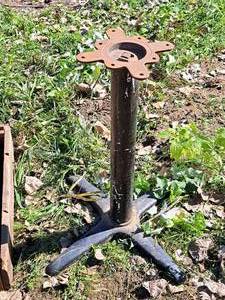 lot 1247 image: 27-14 Metal Table Base