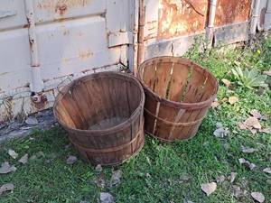 lot 1285 image: Lot of (2) Wooden Baskets