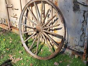 lot 1287 image: Vintage Wagon Wheel 39-12x39-12
