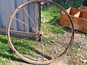 lot 1288 image: Vintage Wagon Wheel 42x42