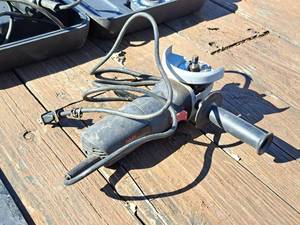 lot 1320 image: 4 Angle Grinder 172.11502