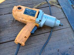lot 1318 image: Chicago Electric Power Tools Industrial 12 Electric Impact Wrench 45252