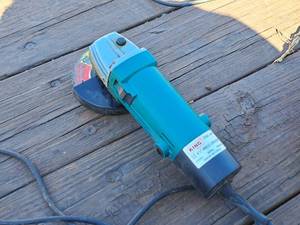 lot 1319 image: King 600W 4-12 Angle Grinder 2145-067