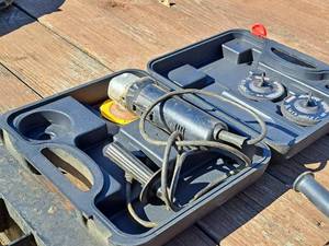 lot 1321 image: Craftsman 4-12 SanderGrinder with SandingGrinding Discs and Plastic Case
