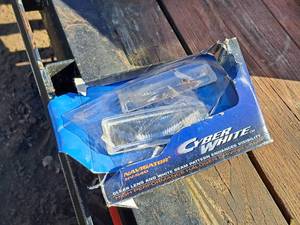 lot 1309 image: Cyber White Navigator Set of High Performance Hlogen Driving Lights NV-540 (in original packaging)