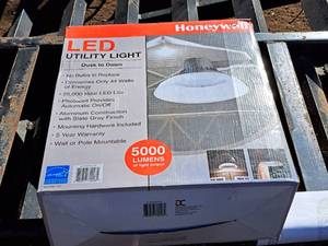 lot 1311 image: Honeywell LED Utility Light (New)