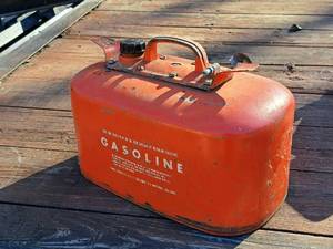 lot 1348 image: 4-Gallon Marine Gas Tank