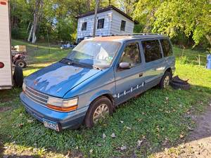 lot 1206 image: 1995 Plymouth Voyager SE