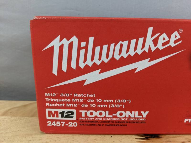 lot 33A image: Brand New Milwaukee M12 12V Lithium-Ion Cordless 38 inch Ratchet O