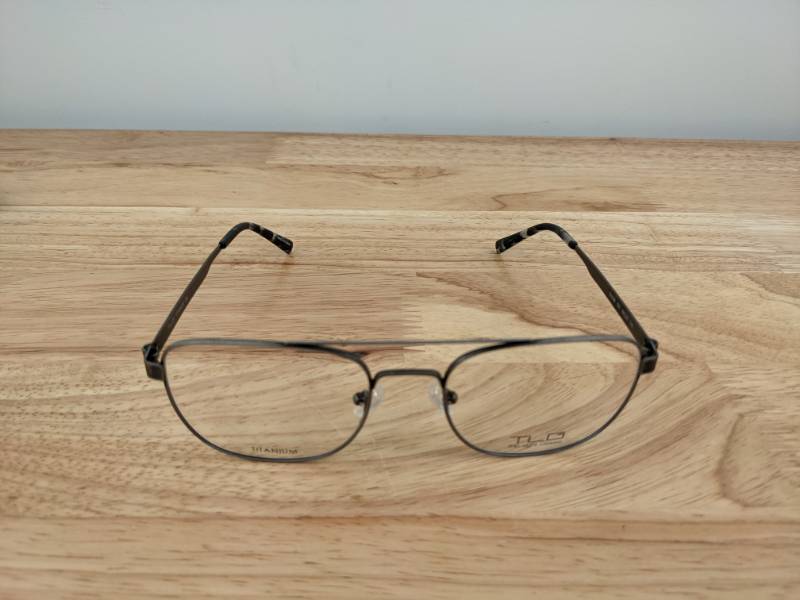 lot 127 image: New Thin Light Glasses with Display Lenses   L