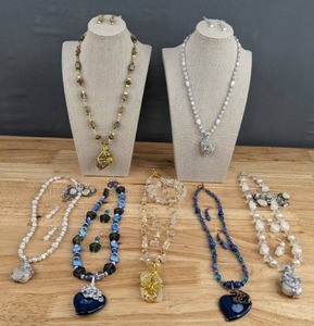lot 92 image: (7) Beautiful Handcrafted Colorful Miscellaneous Stones&nbspNecklace and Earring Sets in Blue, White and Gold E