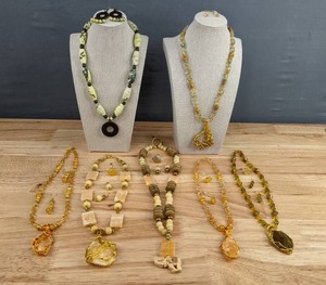 lot 84 image: (7) Beautiful Handcrafted Colorful Miscellaneous Stones&nbspNecklace and Earring Sets in Yellow E