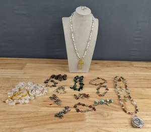 lot 64 image: Charming Handcrafted Miscellaneous Stones Necklaces and Bracelets E