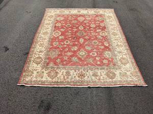lot 31 image: Beautiful Persian-Style Hand-Tufted Wool Rug D