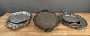lot 114 image: An Assortment of Vintage Serving Trays D