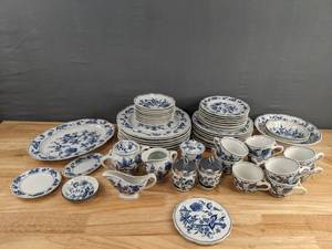 lot 101 image: Blue Danube Japan Dinnerware  D