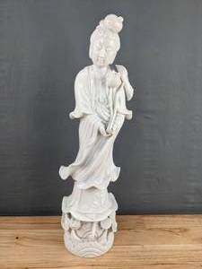 lot 130A image: Beautifully Detailed Seyei Fine China Statue D