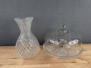 lot 126 image: Beautiful Lead Crystal Cake StandCover and Diamond Pattern Vase D