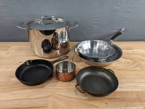 lot 151 image: Collection of 6 Pots & Pans with 1 Lid (1 Cast Iron Pan) D