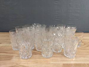 lot 170 image: (31) Crystal Style Drinking Glasses D