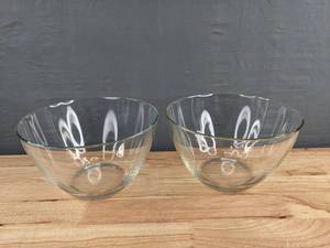 lot 167 image: Pair of Glass ServingMixing Bowls D