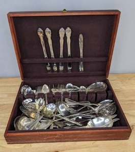lot 35 image: Beautiful Mixed Silverware Set w Flatware Utensil Storage Case D