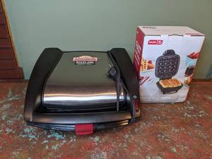 lot 489 image: Johnsonville Sausage Maker & Dash Waffle Stick Maker P