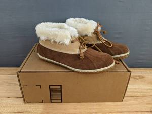 lot 28A image: NEW Womens Sperry Duck Bootie Slipper Size 7 N