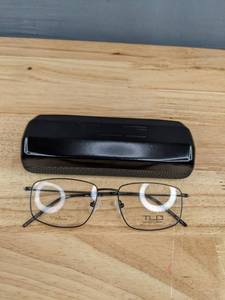 lot 200A image: NEW (TLG) Thin Light Glasses with Display Lenses L