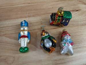 lot 243A image: Lot of 16 Fragile Glass Holiday Ornaments D