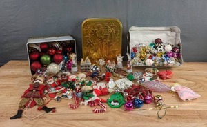 lot 242 image: Assortment of Christmas Ornaments D