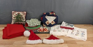 lot 246 image: Assortment of Christmas Decor D