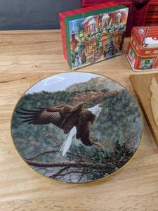 lot 229A image: A Bit of Everything Christmas Boxes, Decorative Plates, Wreath Hanger and More D