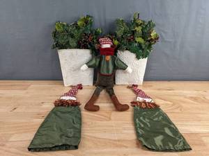 lot 230 image: Outdoor Christmas Decor Elf and Hanging Decor D