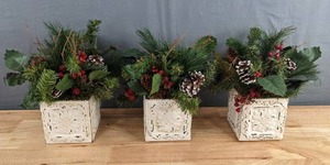 lot 231 image: Beautiful Set of (3) Christmas Holiday Planters D