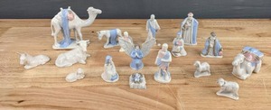 lot 233 image: Beautiful Porcelain Collection of Nativity Pieces D
