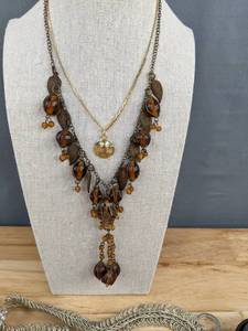 lot 237A image: Beautiful Assorted Jewelry Collection Bracelets, Necklaces, Watches  D