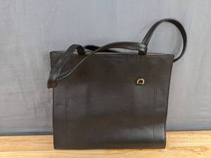 lot 54 image: Banana Republic Black Leather Tote Bag D