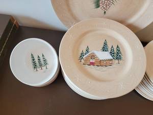 Cabin Holiday Plates