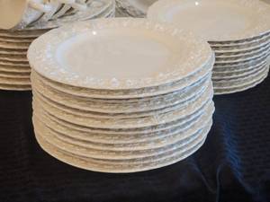Beautiful Queens Ware Fine China Service (76)