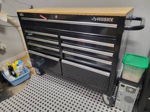Husky 9 Drawer Rolling Toolchest  Workbench
