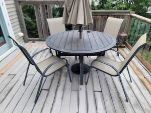 Patio Table with 4 Chairs & Umbrella