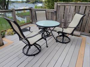Caf Patio Table with 3 Chairs