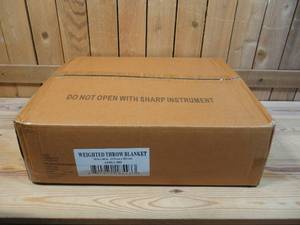 lot 30 image: LAUREL PARK 20LBS OVERSIZED WEIGHTED BLANKET 70x80, GRAY-LBPL1-001