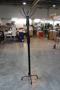 lot 48 image: Frenchi Home Furnishing 12 Hook Metal Coat Rack-Black-77