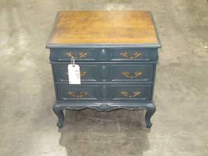 lot 69 image: 24 x 22 x 17 Antique 3 Drawer Teal Night Side Stand
