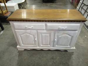 lot 72 image: Rustic Farmhouse Style Dresser Buffet with Oak Lacquer Top and White Wash Finish
