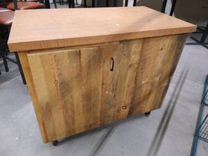 Restaurant Greeting Table